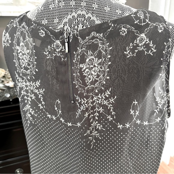 LOFT Embroidered Dot Sleeveless Blouse with Zip Up Back | Size M - Picture 8 of 12